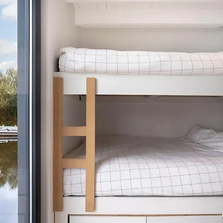 Surla Houseboat Hangloose Kagerplassen 船屋 *