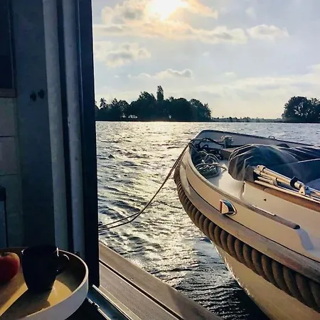 船屋 Surla Houseboat Hangloose Kagerplassen *