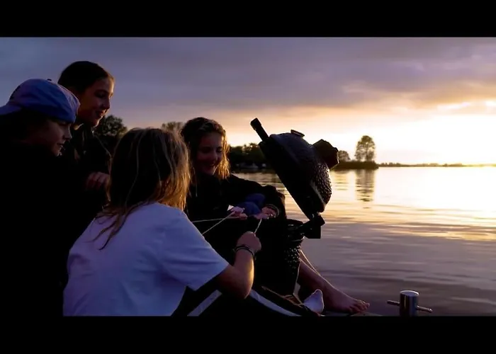Botel Surla Houseboat Hangloose Kagerplassen Buitenkaag