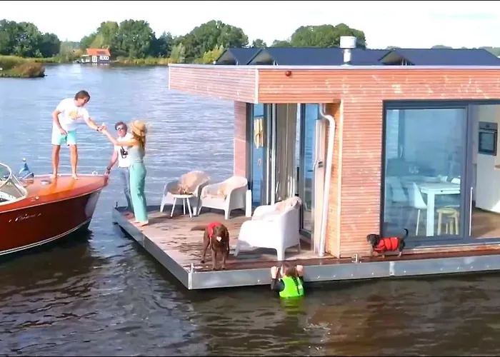 Botel Surla Houseboat Hangloose Kagerplassen