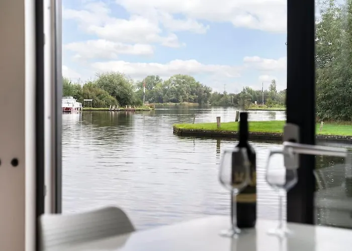 Surla Houseboat Hangloose Kagerplassen Buitenkaag