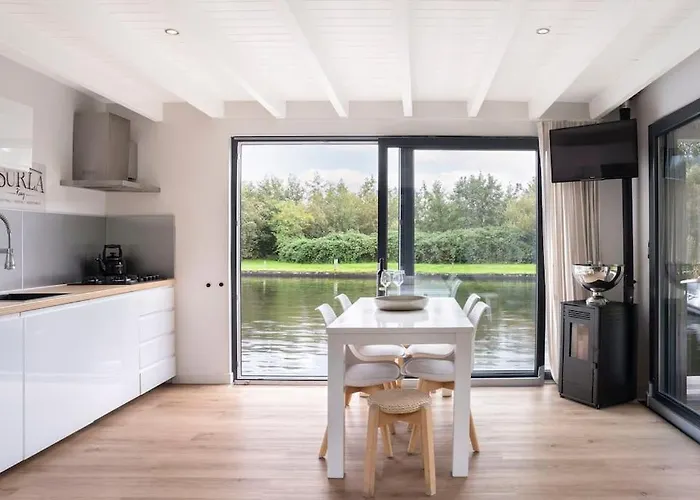 Botel Surla Houseboat Hangloose Kagerplassen *