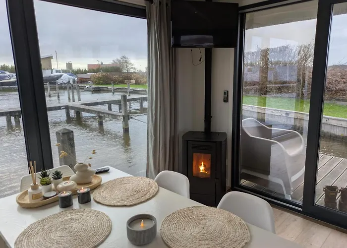 Surla Houseboat Hangloose Kagerplassen Buitenkaag