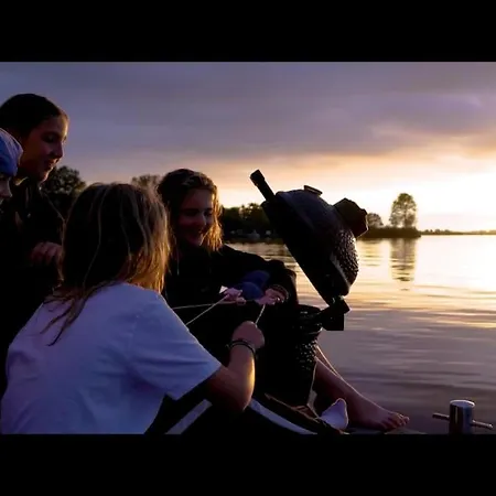 Båthotell Surla Houseboat Hangloose Kagerplassen Buitenkaag