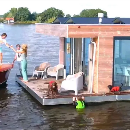 Båthotell Surla Houseboat Hangloose Kagerplassen