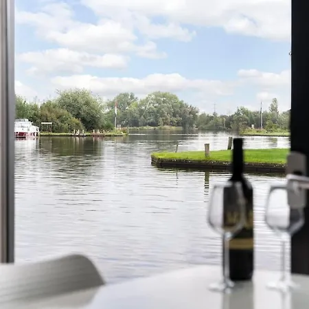 Surla Houseboat Hangloose Kagerplassen Buitenkaag