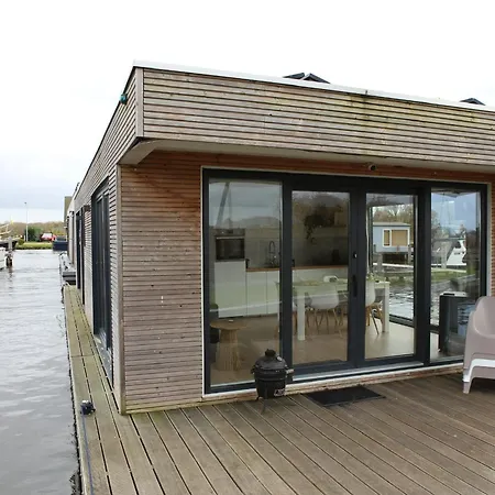Botel 6-pers Houseboat